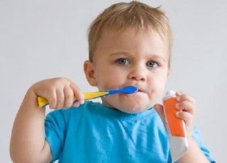 Особенности ухода за молочными зубами ребенка